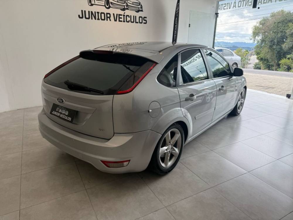 FORD - FOCUS - 2009/2010 - Prata - R$ 38.500,00
