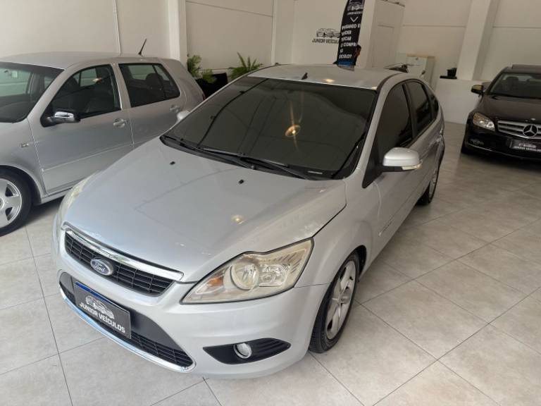 FORD - FOCUS - 2009/2010 - Prata - R$ 38.500,00