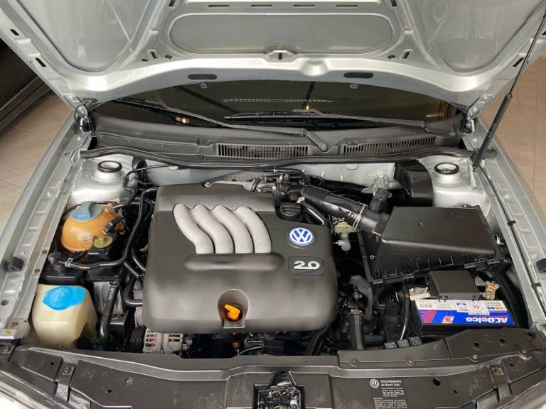 VOLKSWAGEN - GOLF - 2000/2001 - Prata - R$ 27.900,00