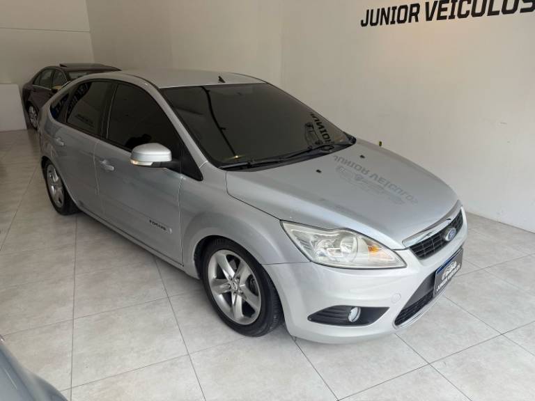 FORD - FOCUS - 2009/2010 - Prata - R$ 38.500,00