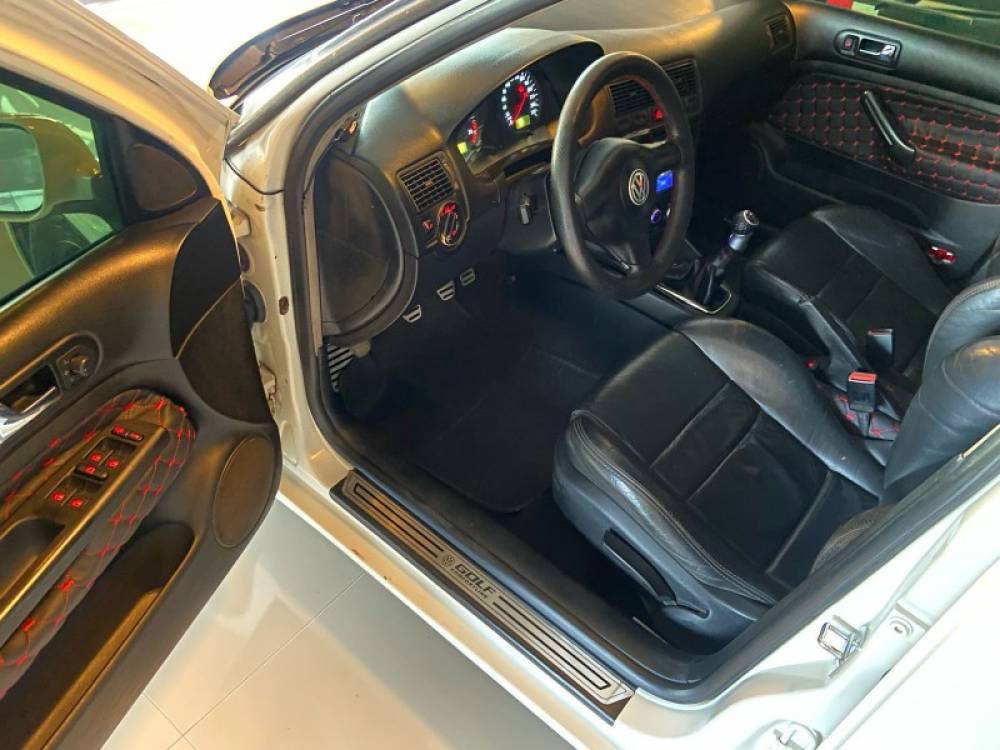 VOLKSWAGEN - GOLF - 2002/2002 - Branca - R$ 29.900,00