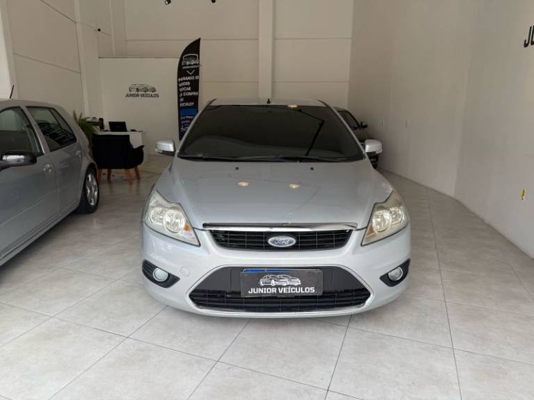 FORD - FOCUS - 2009/2010 - Prata - R$ 38.500,00