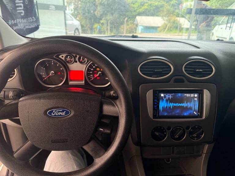 FORD - FOCUS - 2009/2010 - Prata - R$ 38.500,00