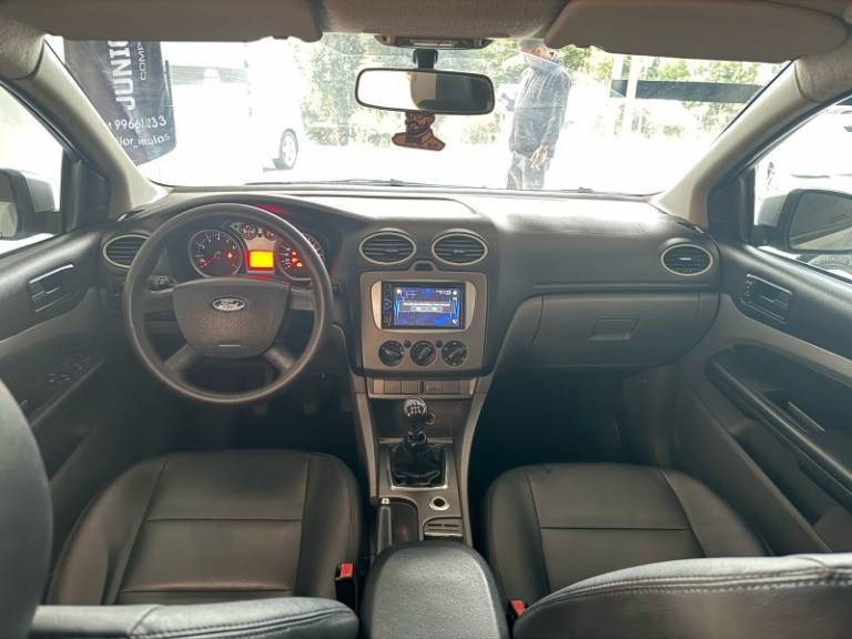 FORD - FOCUS - 2009/2010 - Prata - R$ 38.500,00