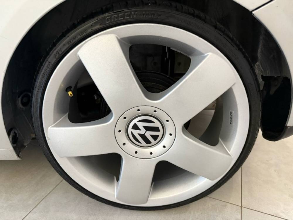 VOLKSWAGEN - POLO - 2006/2006 - Prata - R$ 28.900,00
