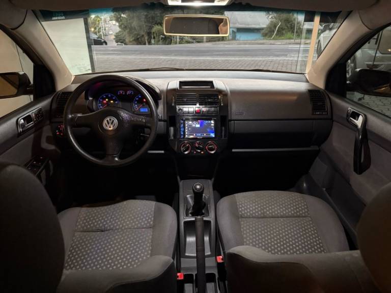 VOLKSWAGEN - POLO - 2006/2006 - Prata - R$ 28.900,00