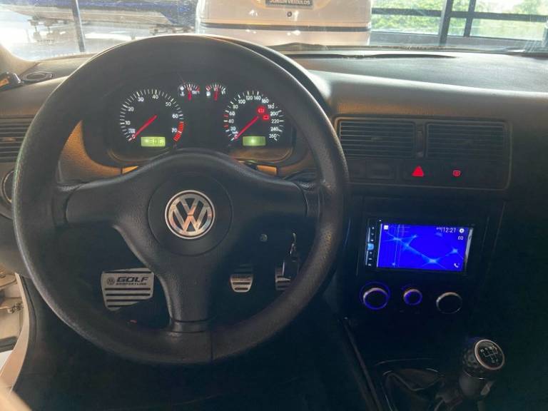 VOLKSWAGEN - GOLF - 2002/2002 - Branca - R$ 29.900,00