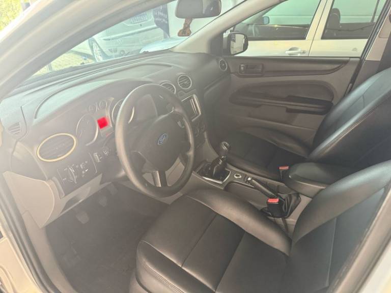FORD - FOCUS - 2009/2010 - Prata - R$ 38.500,00