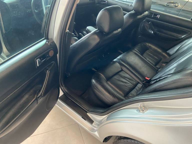 VOLKSWAGEN - GOLF - 2000/2001 - Prata - R$ 27.900,00