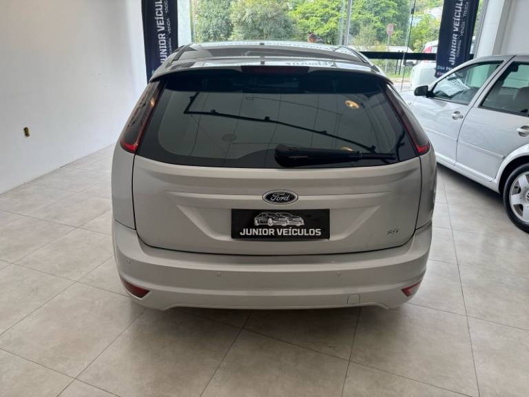 FORD - FOCUS - 2009/2010 - Prata - R$ 38.500,00